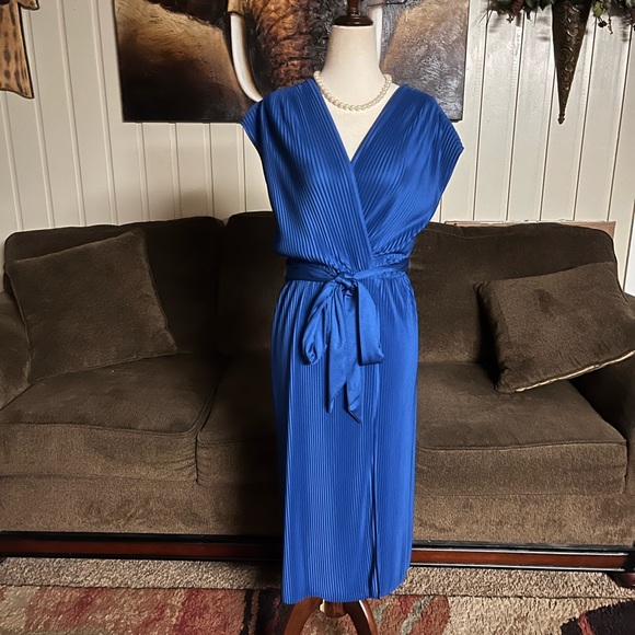 Lean On Klopman • Vintage • 1970’s • USA • Size 8 • Blue • Pleated • Dress - Picture 1 of 16